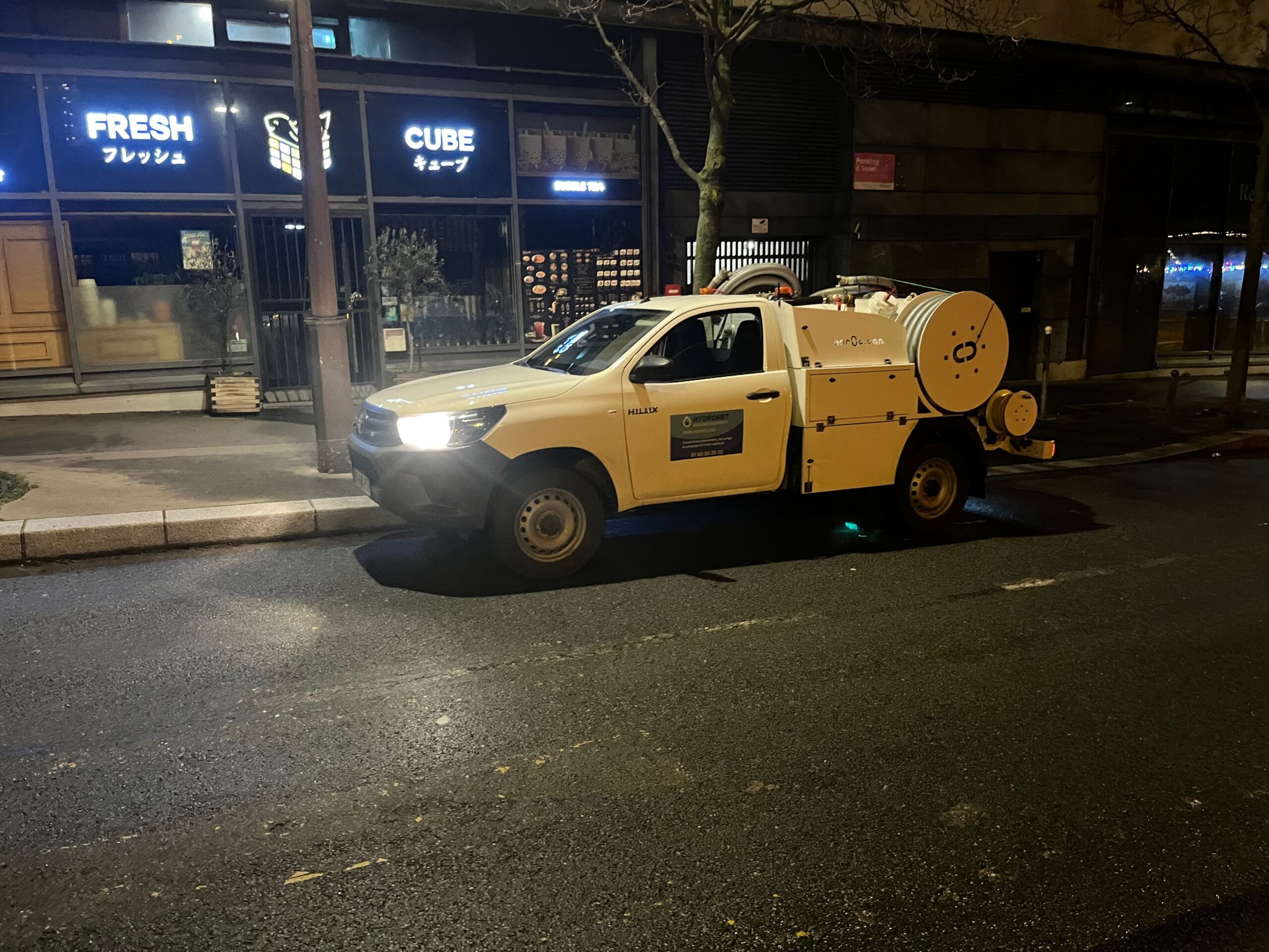 Camion débouchage Paris nuit